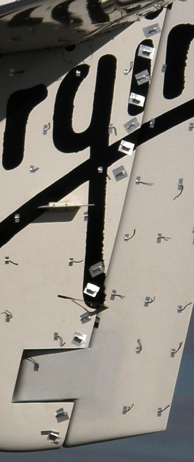 Vortex generatorer på WhiteKnightTwo (detaljbild)