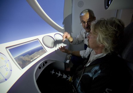 Richard Branson tränar på NASTAR